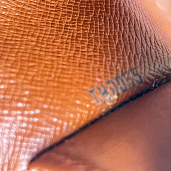 Louis Vuitton Monogram Multicles 4 Key Holder TH0055 - Picture 8 of 8